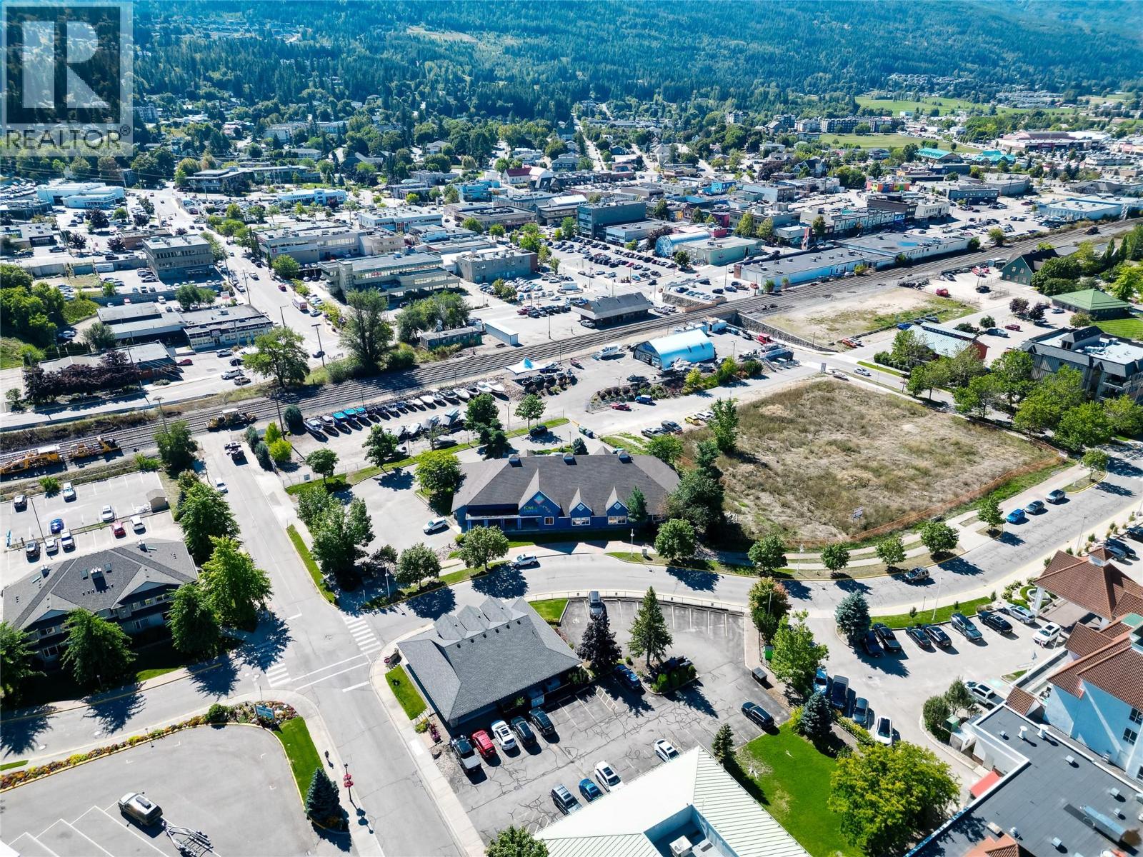  751 Marine Park Drive Northeast, Salmon Arm