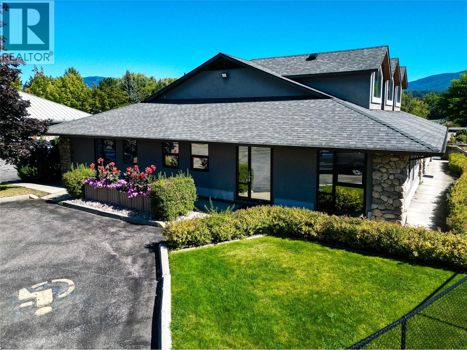  751 Marine Park Drive Northeast, Salmon Arm