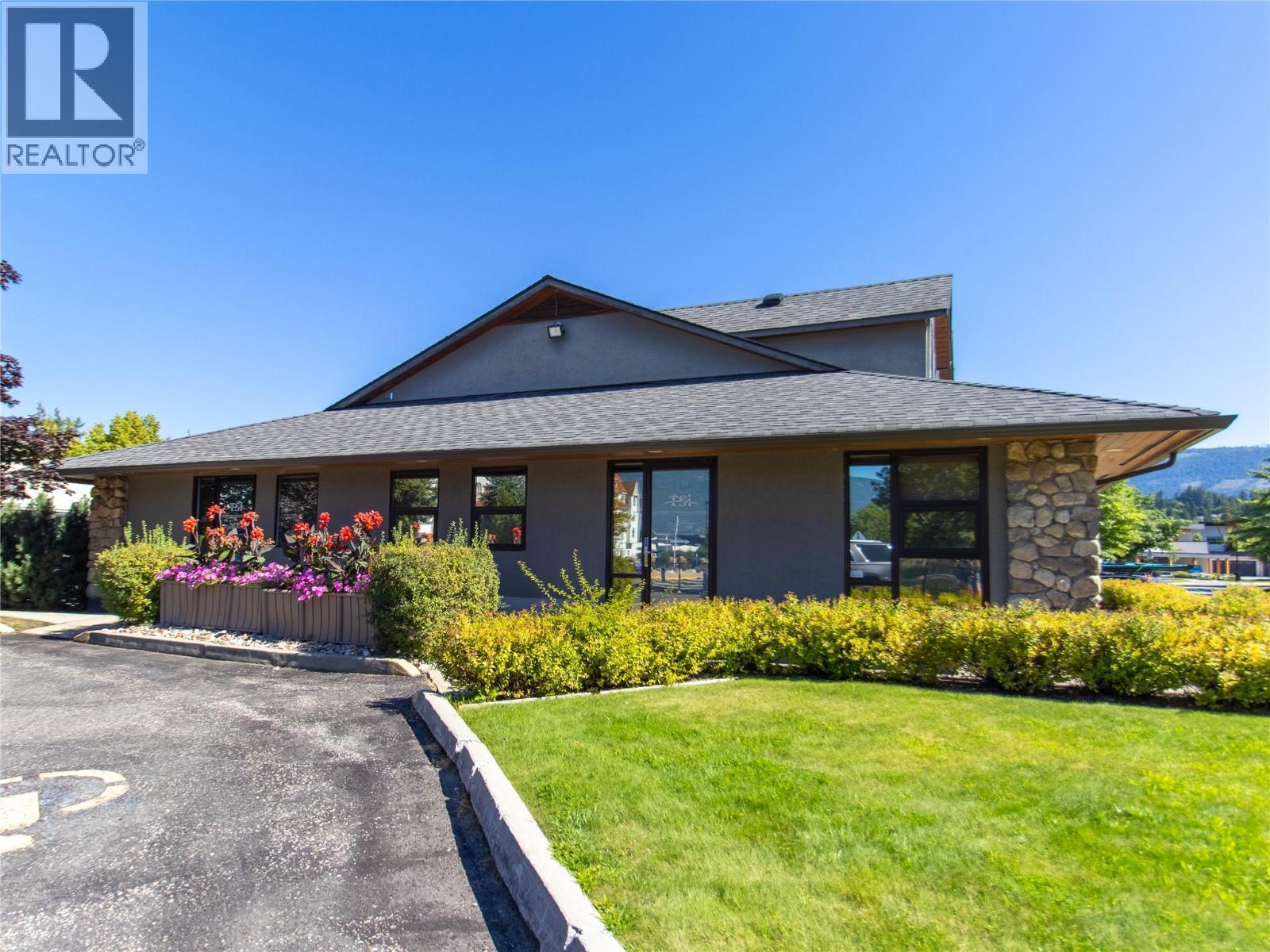  751 Marine Park Drive Northeast, Salmon Arm