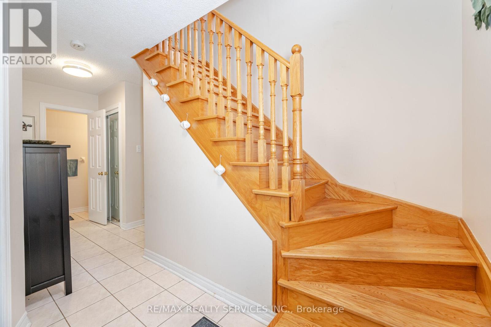 Photo 19 of 27 Rain Lily Lane, Brampton ON