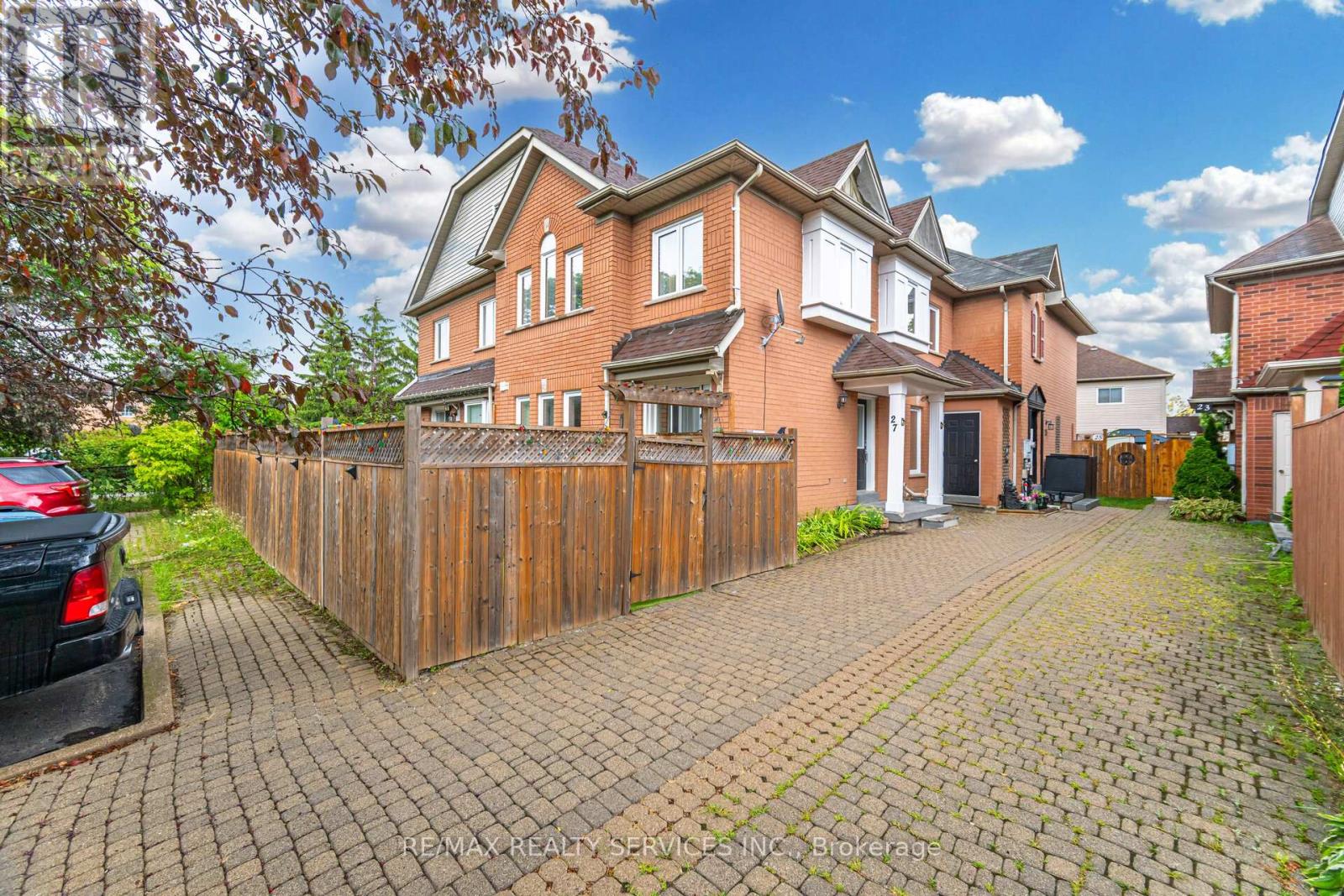 Photo 2 of 27 Rain Lily Lane, Brampton ON