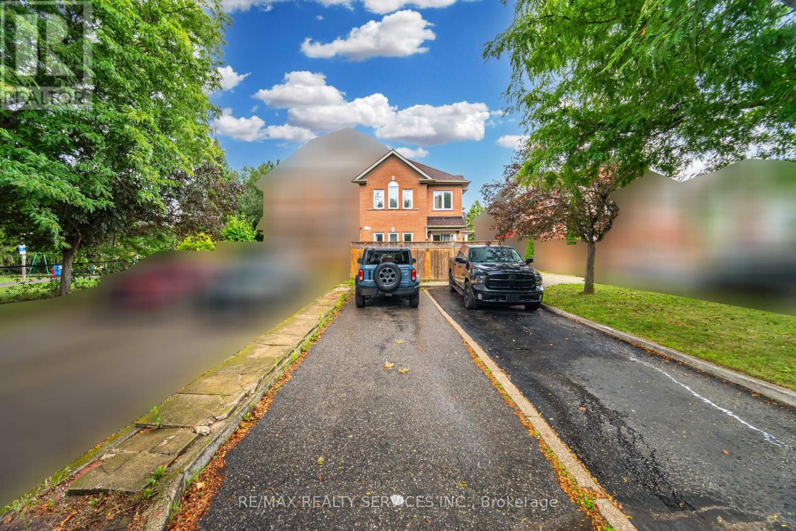 Photo 3 of 27 Rain Lily Lane, Brampton ON