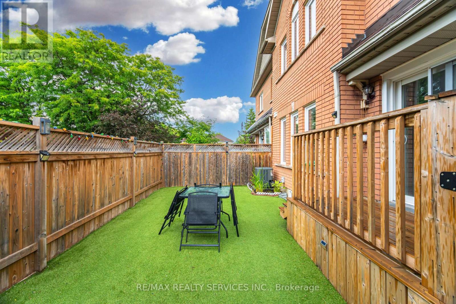 Photo 35 of 27 Rain Lily Lane, Brampton ON