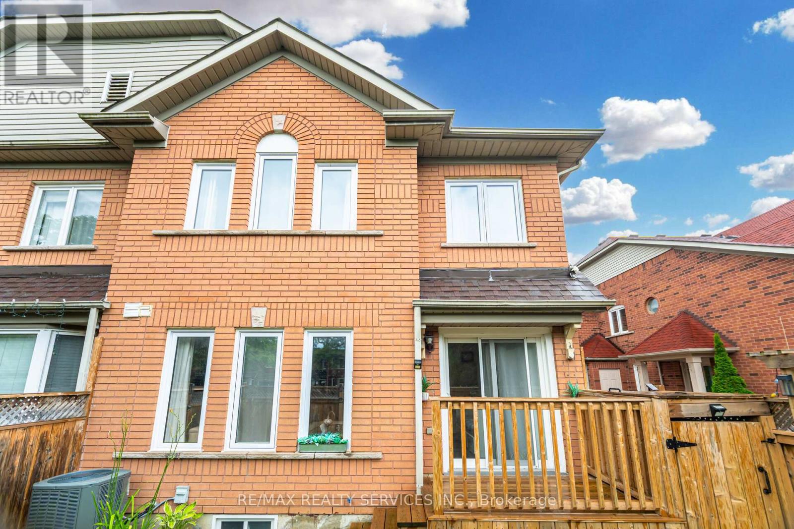 Photo 39 of 27 Rain Lily Lane, Brampton ON