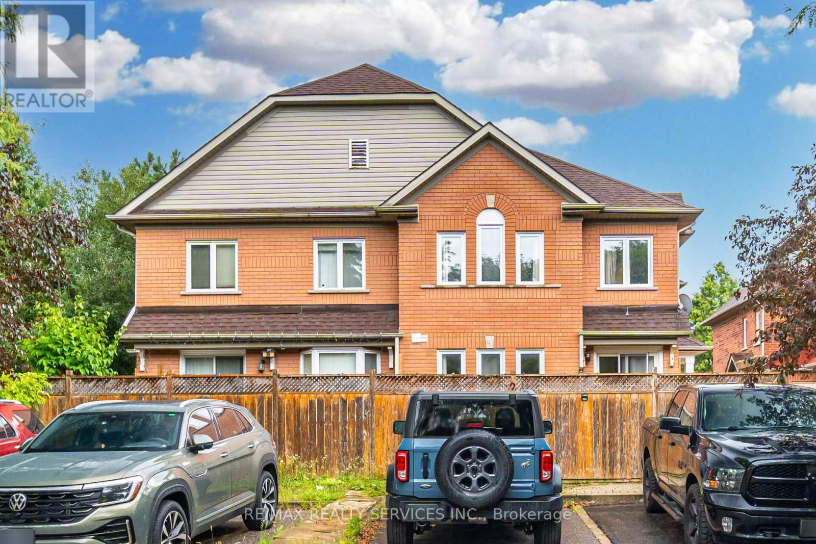 Photo 4 of 27 Rain Lily Lane, Brampton ON