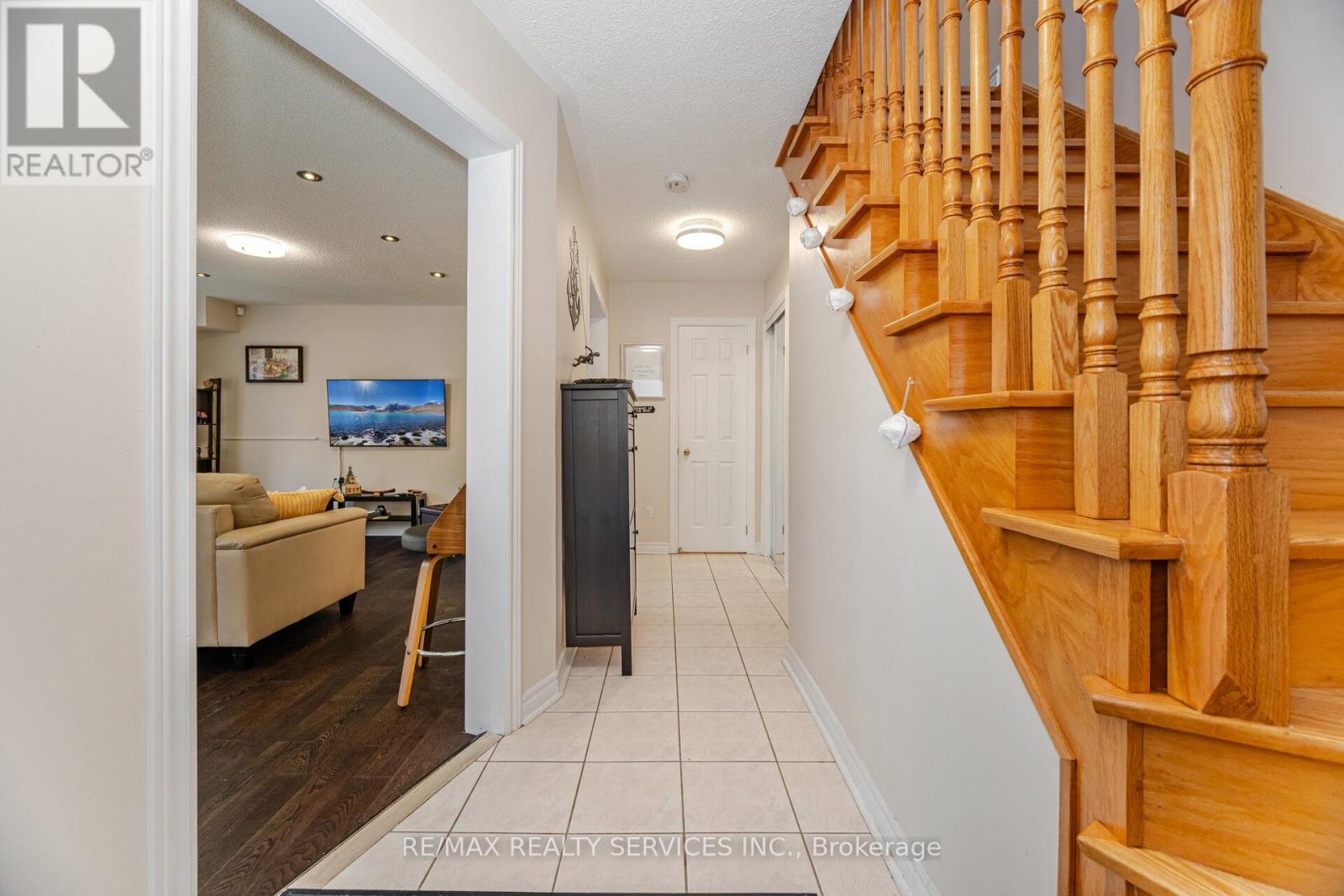 Photo 8 of 27 Rain Lily Lane, Brampton ON