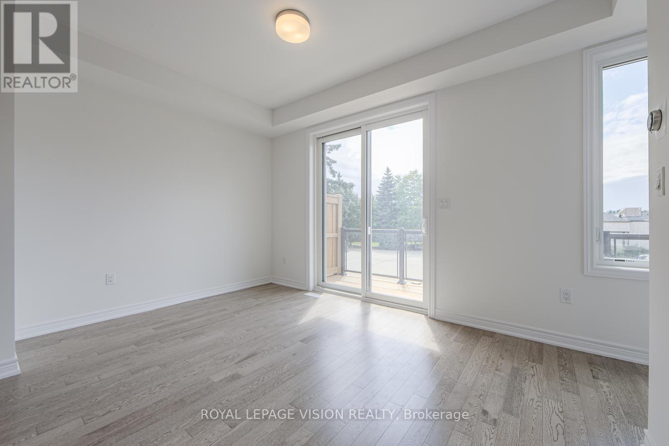 Photo 39 of 10 Folcroft Street, Brampton ON