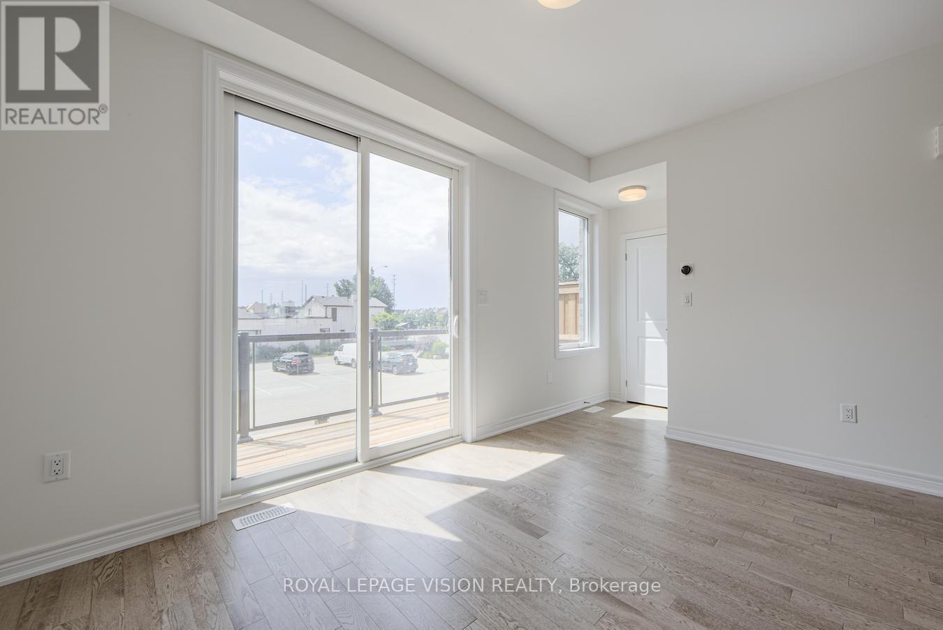 Photo 6 of 10 Folcroft Street, Brampton ON