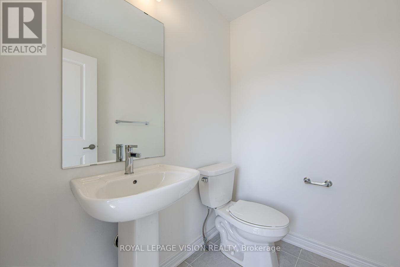 Photo 3 of 10 Folcroft Street, Brampton ON