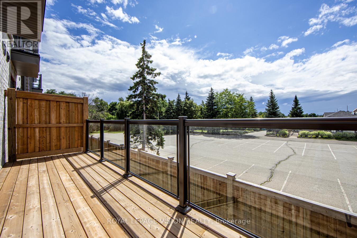 Photo 30 of 10 Folcroft Street, Brampton ON