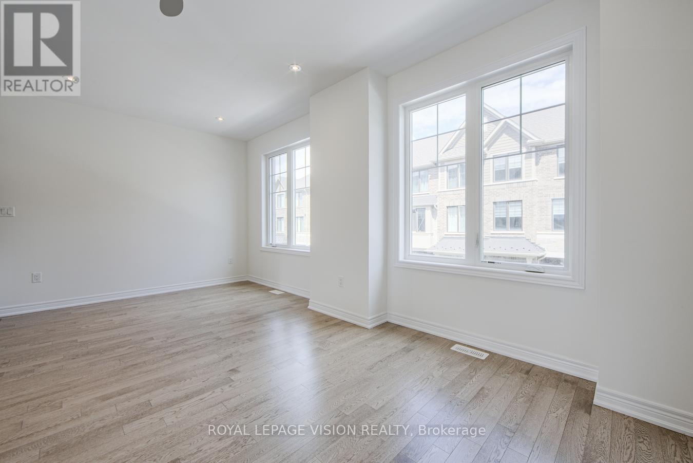 Photo 34 of 10 Folcroft Street, Brampton ON