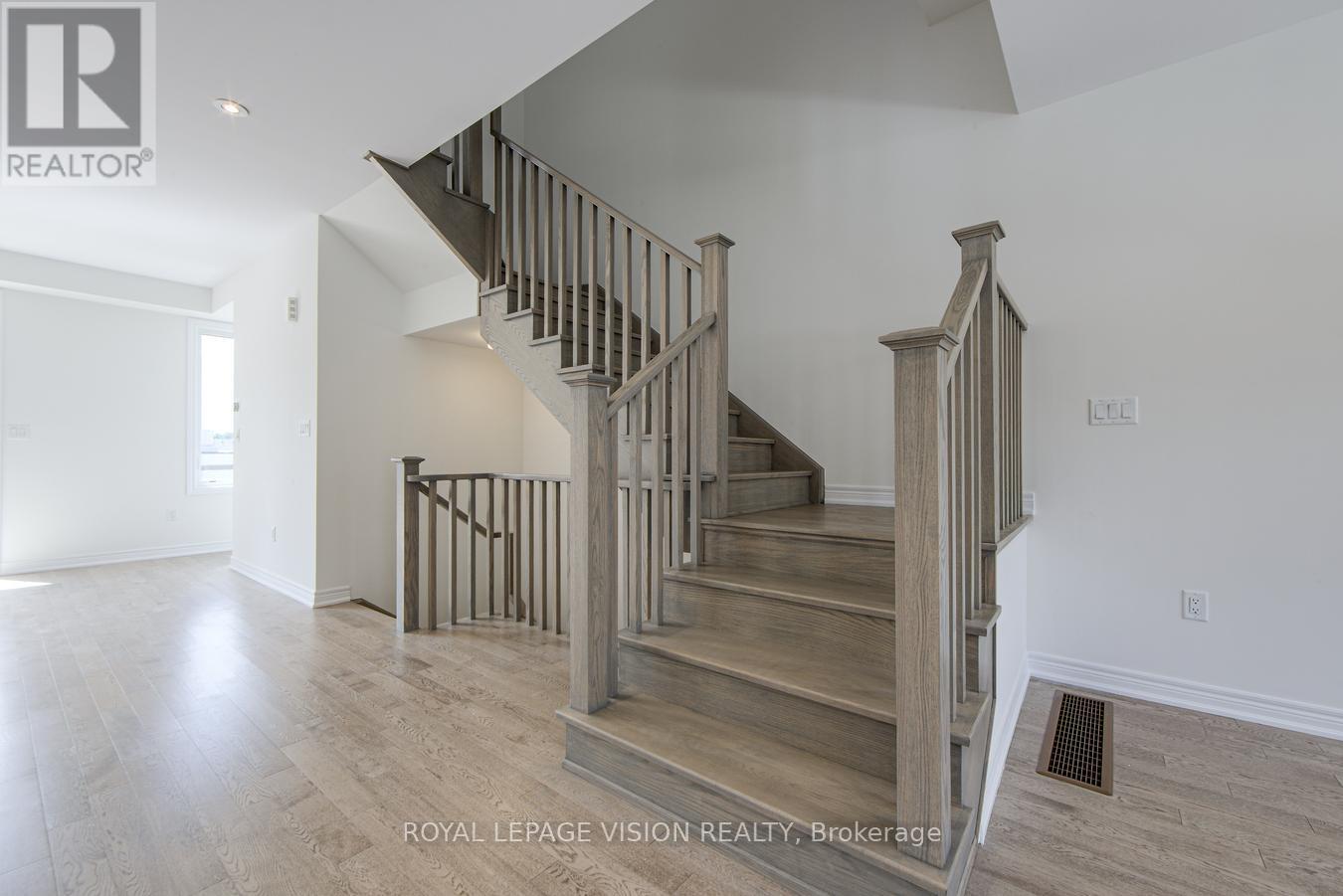 Photo 36 of 10 Folcroft Street, Brampton ON