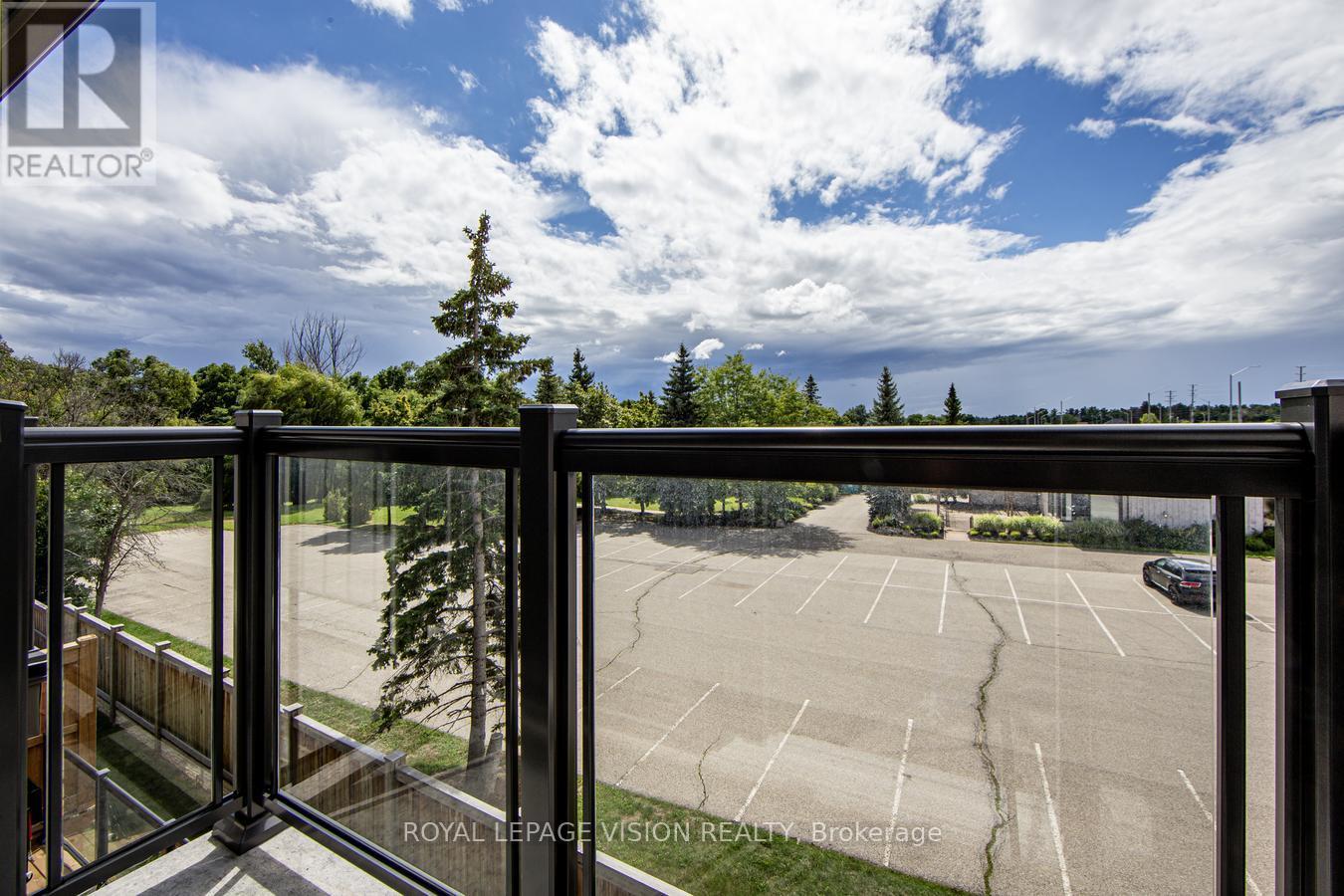 Photo 5 of 10 Folcroft Street, Brampton ON