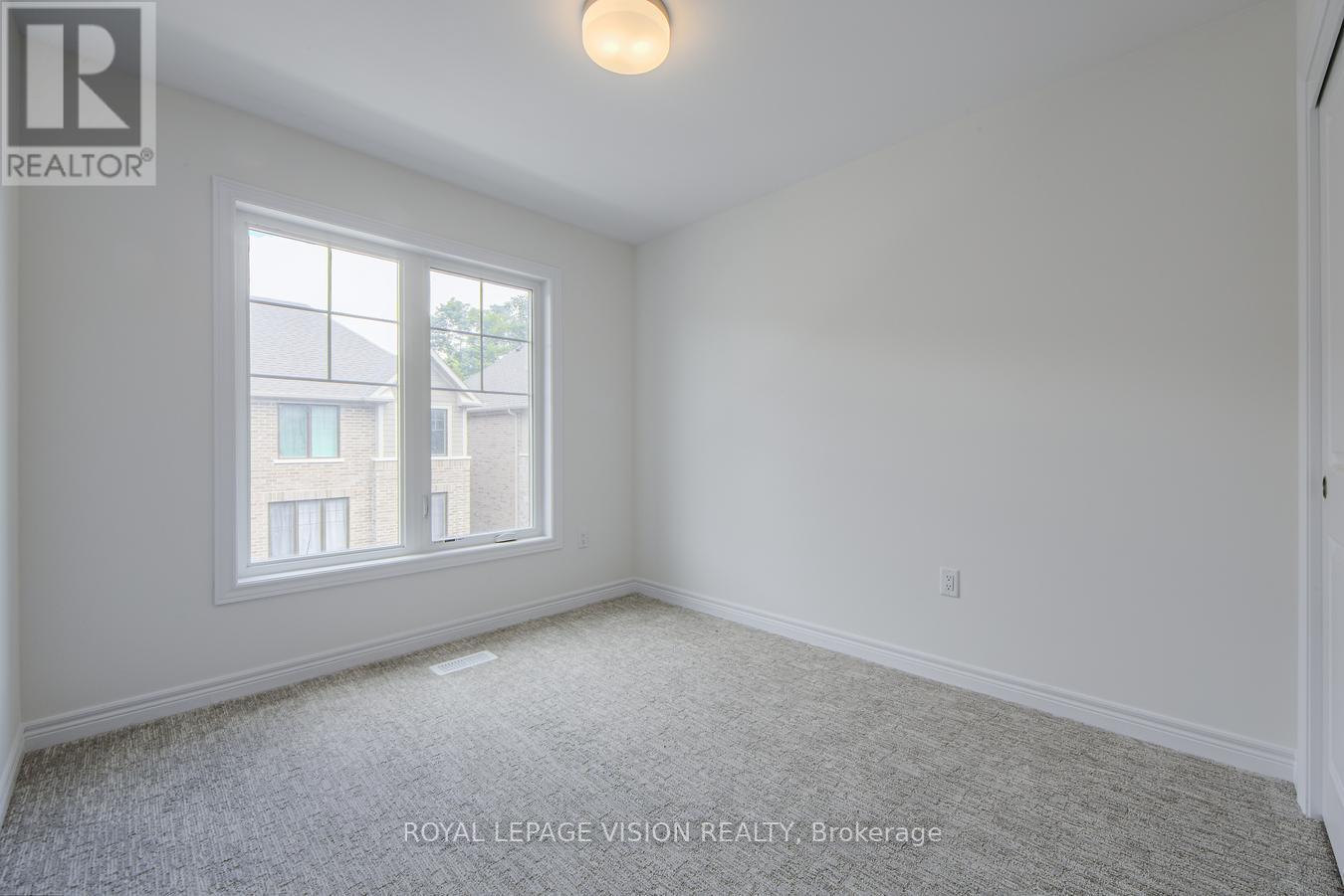 Photo 8 of 10 Folcroft Street, Brampton ON