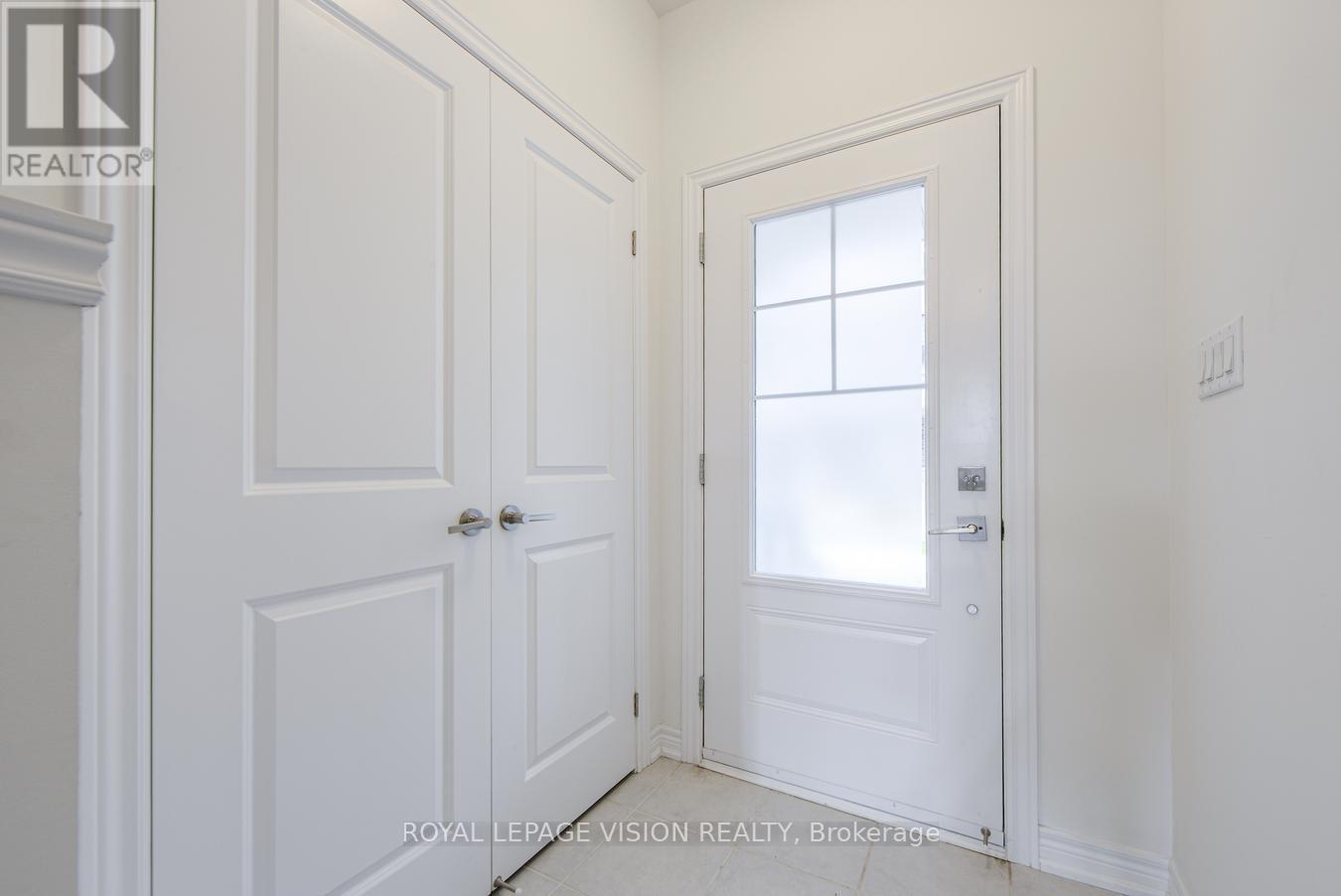 Photo 12 of 10 Folcroft Street, Brampton ON