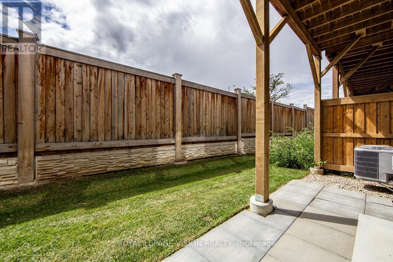 Photo 42 of 10 Folcroft Street, Brampton ON