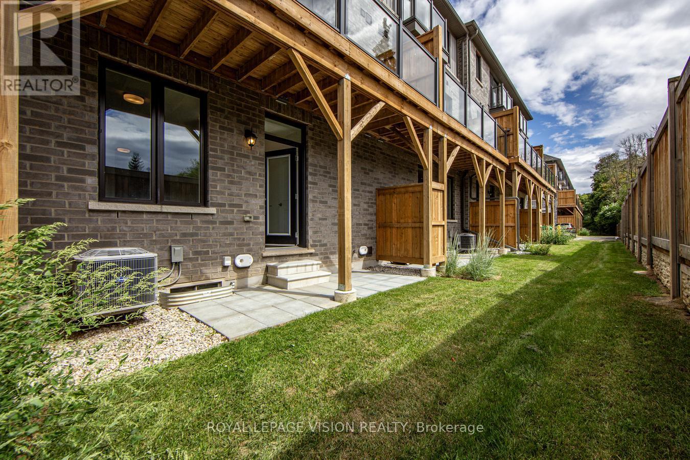 Photo 37 of 10 Folcroft Street, Brampton ON