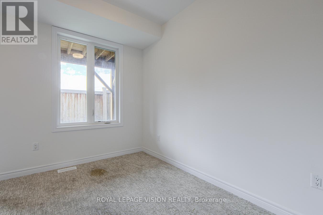 Photo 38 of 10 Folcroft Street, Brampton ON