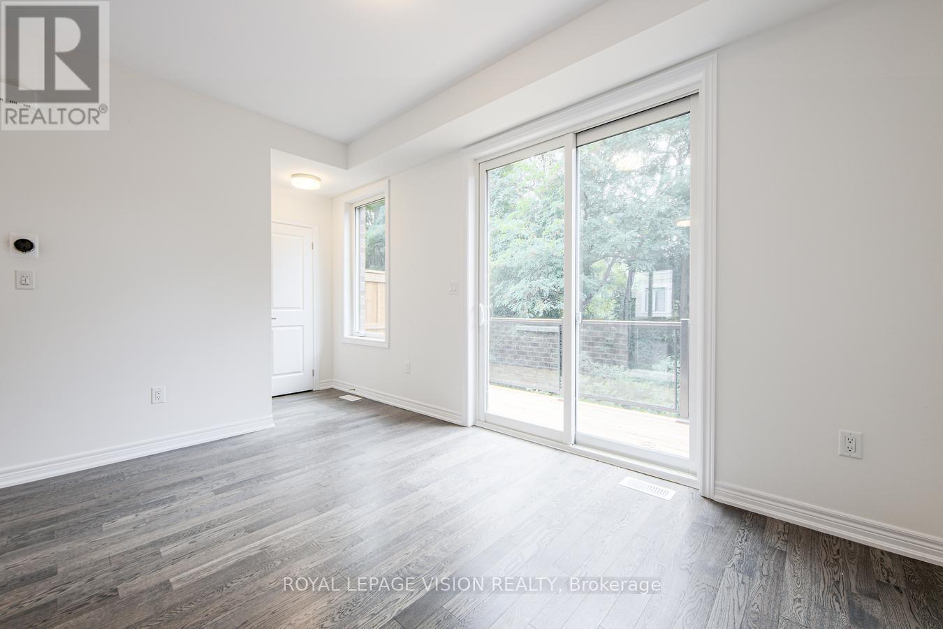 Photo 9 of 32 Folcroft Street, Brampton ON
