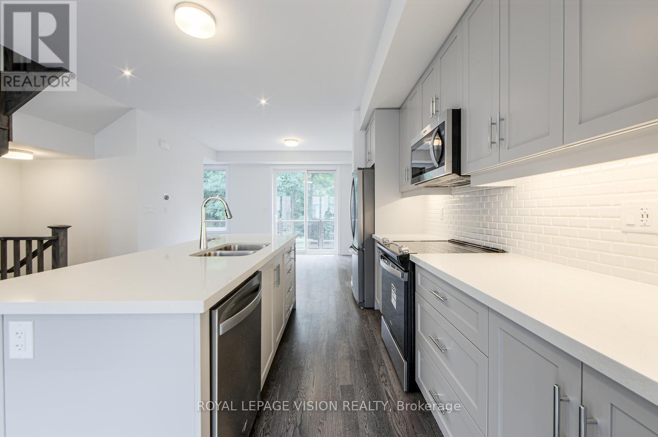 Photo 17 of 32 Folcroft Street, Brampton ON