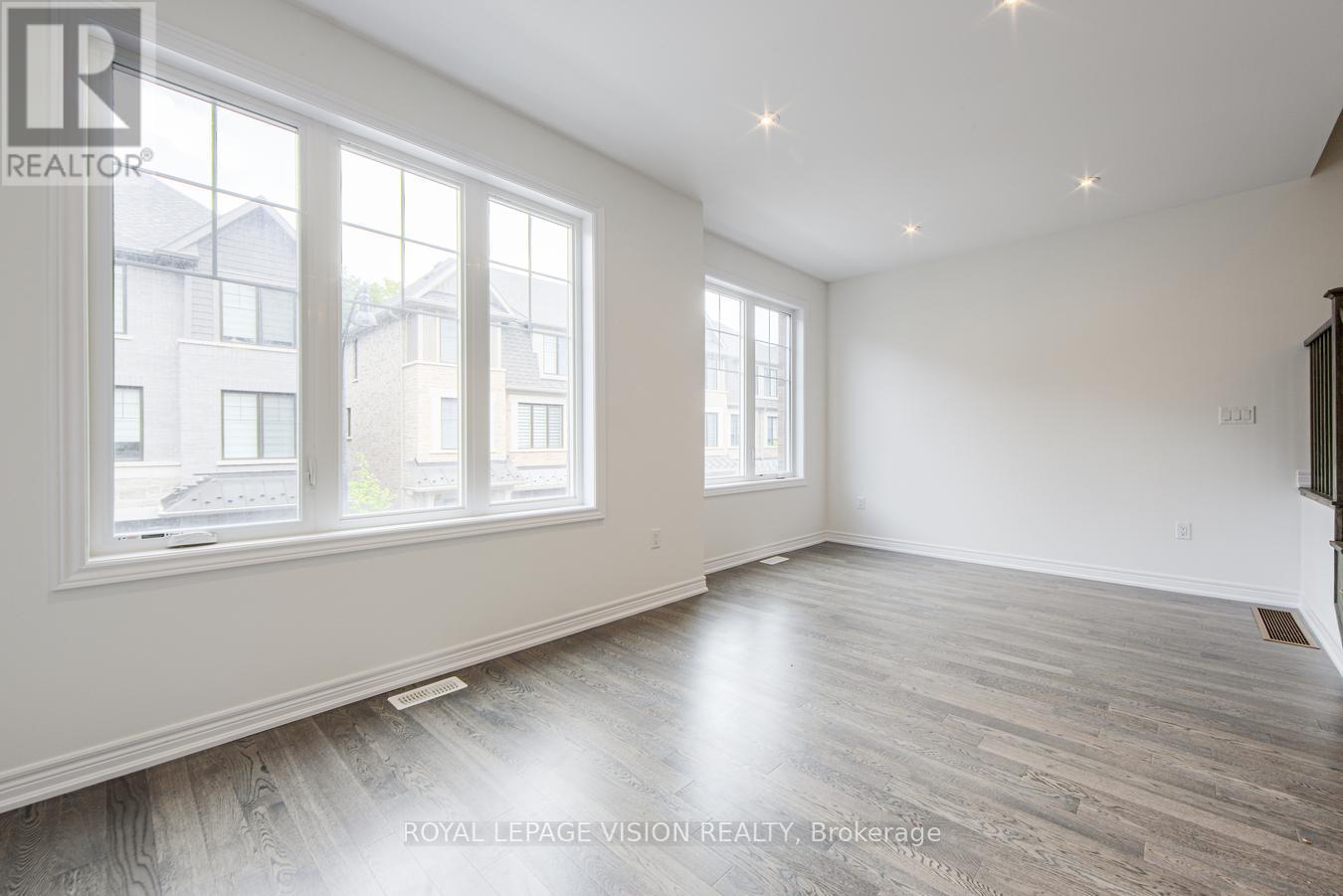 Photo 40 of 32 Folcroft Street, Brampton ON