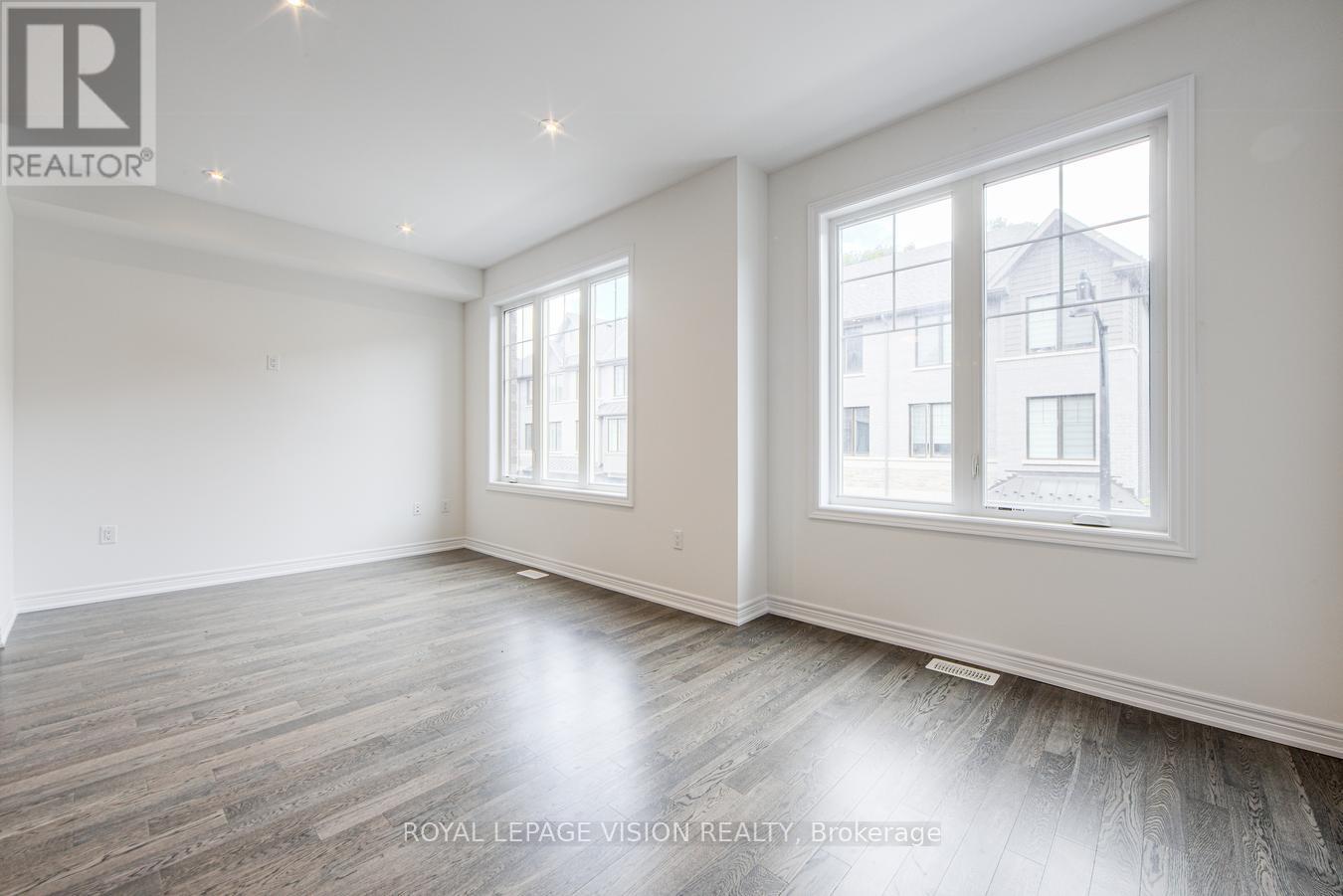 Photo 6 of 32 Folcroft Street, Brampton ON