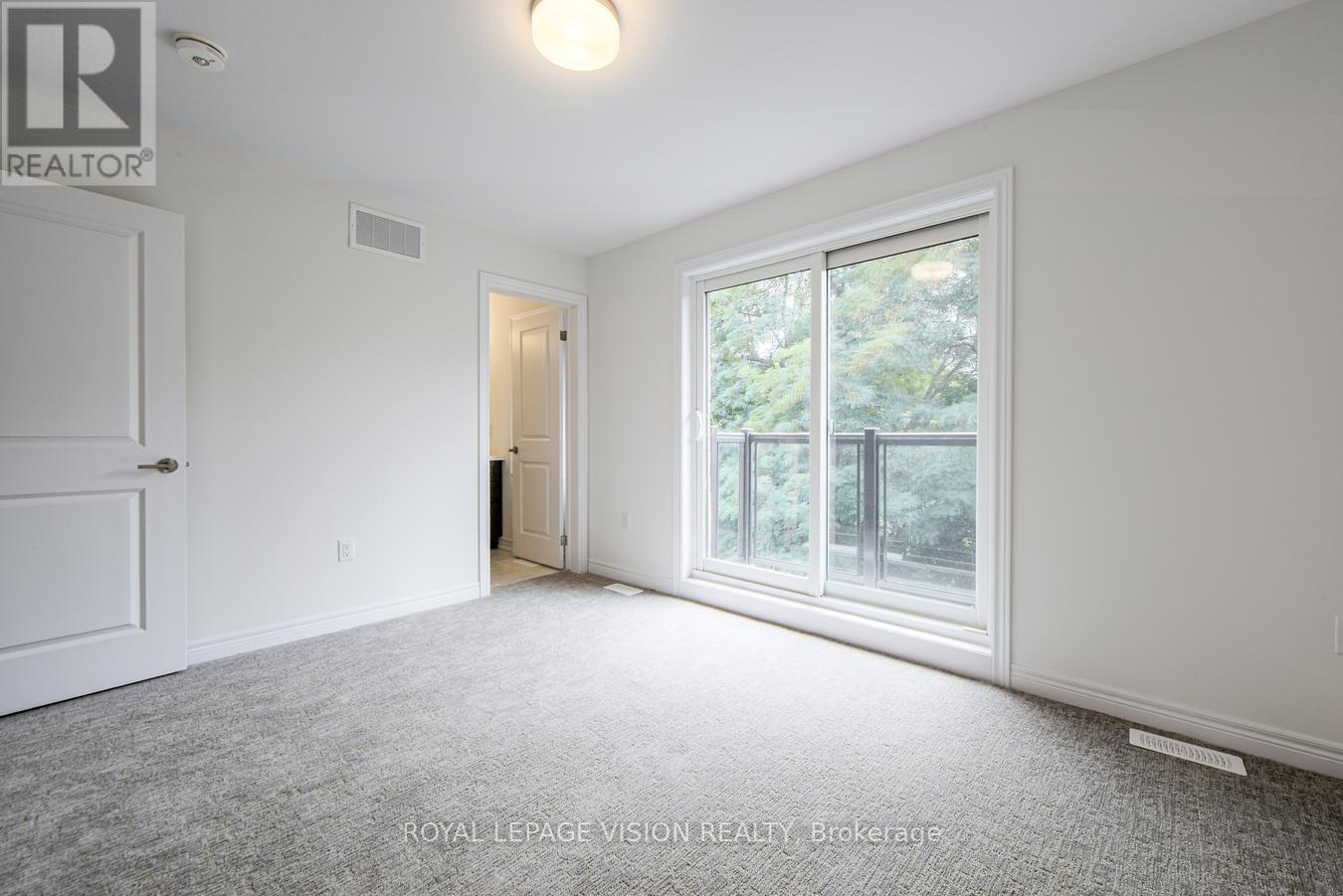 Photo 2 of 32 Folcroft Street, Brampton ON