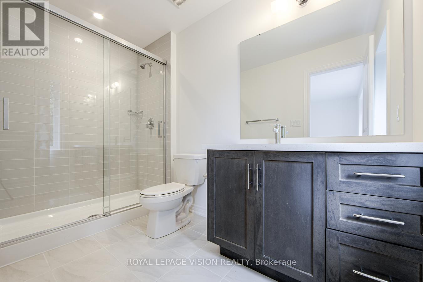 Photo 8 of 32 Folcroft Street, Brampton ON