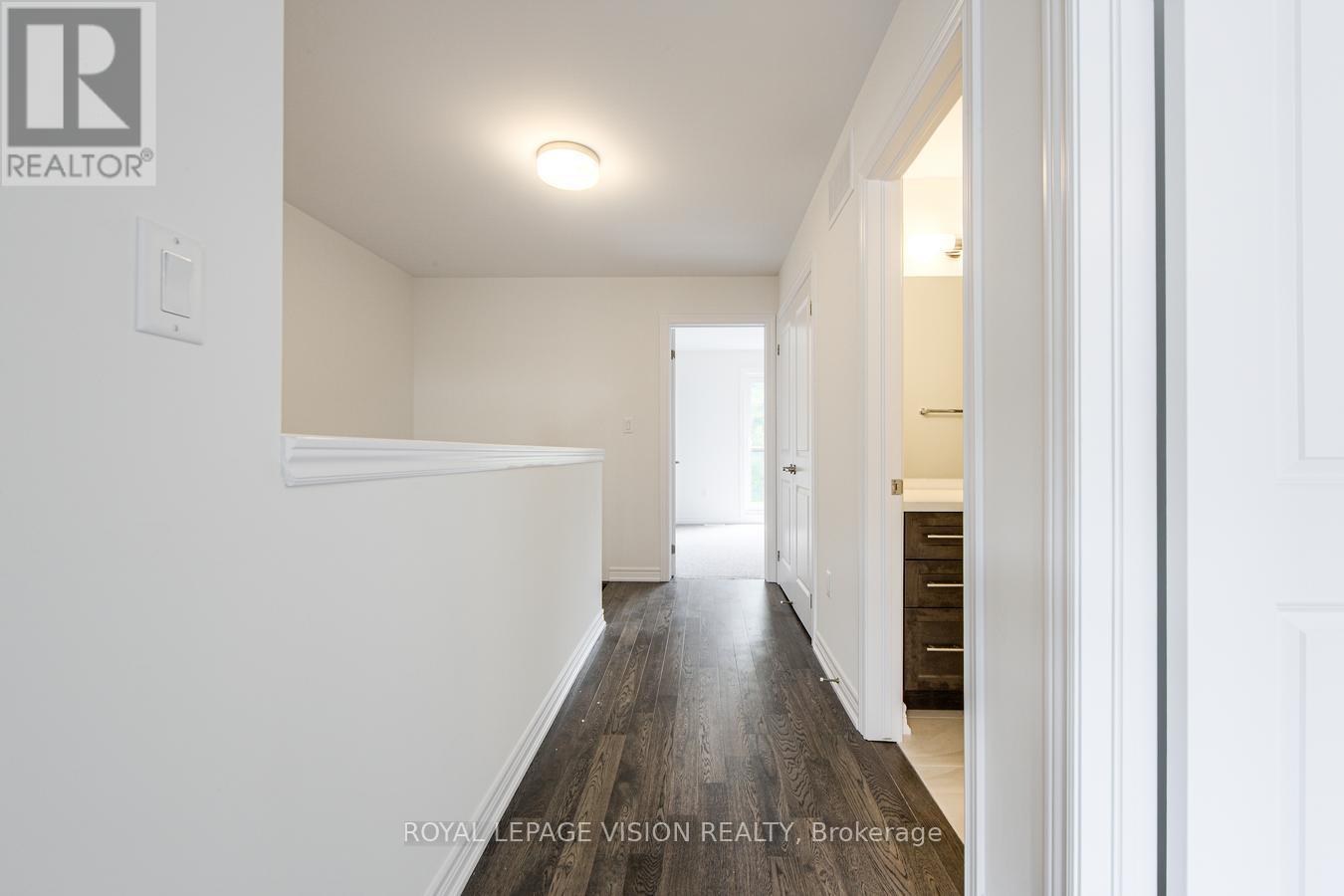 Photo 7 of 32 Folcroft Street, Brampton ON