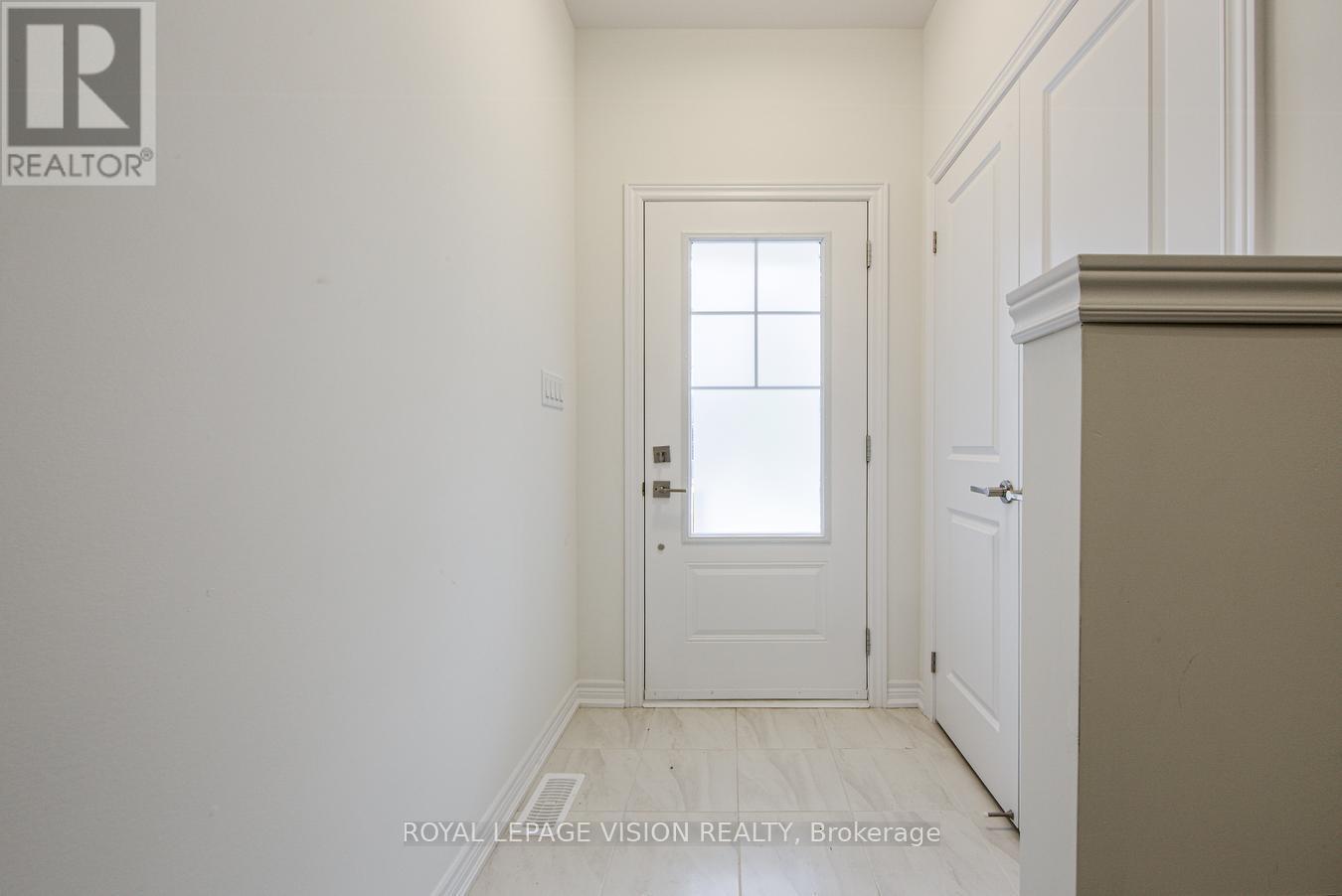 Photo 15 of 32 Folcroft Street, Brampton ON
