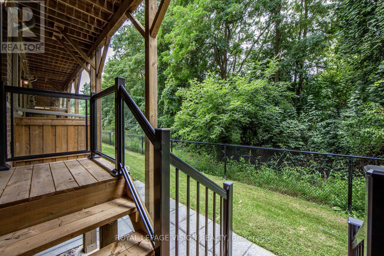 Photo 12 of 32 Folcroft Street, Brampton ON
