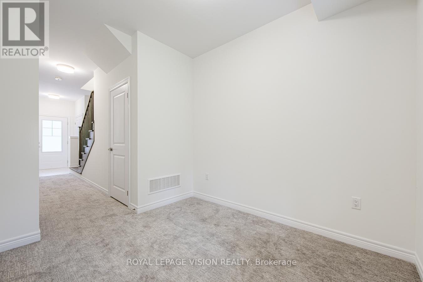 Photo 10 of 32 Folcroft Street, Brampton ON