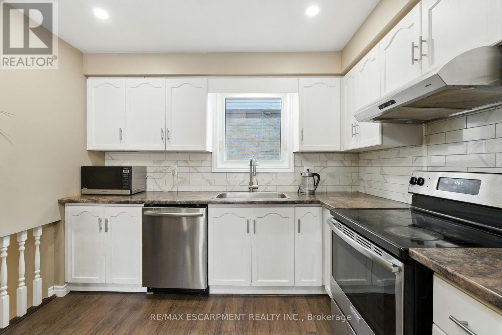 Photo 13 of 2438 Whittaker Drive, Burlington ON