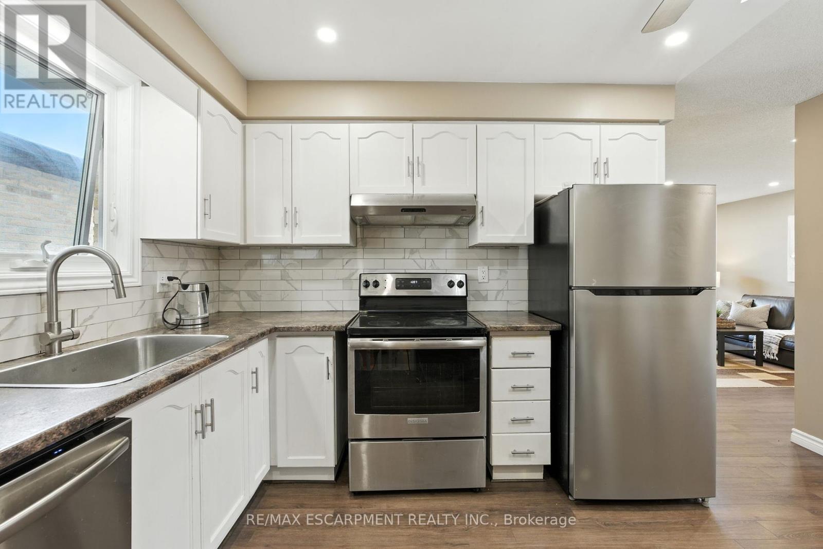 Photo 35 of 2438 Whittaker Drive, Burlington ON