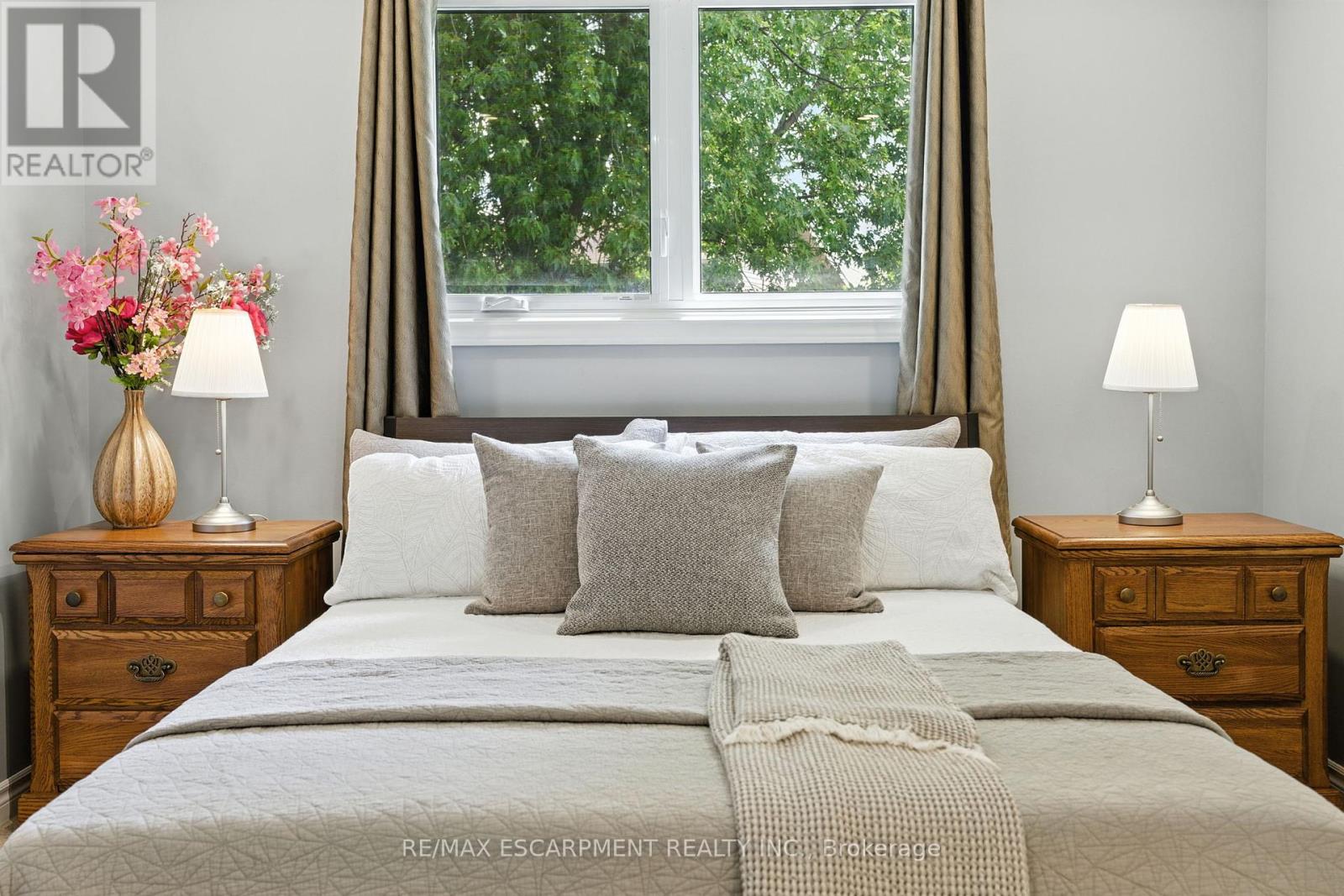 Photo 19 of 2438 Whittaker Drive, Burlington ON