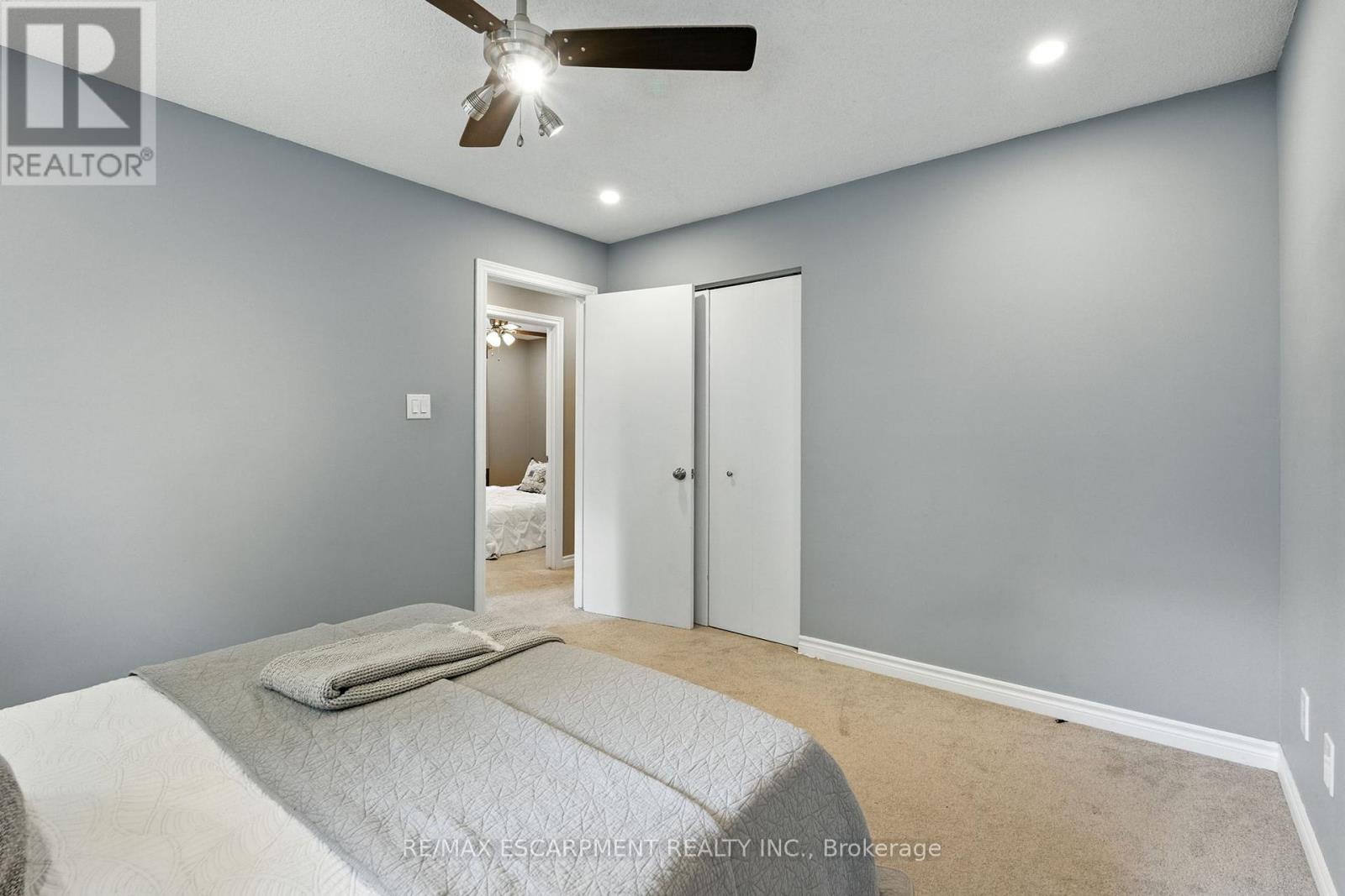 Photo 33 of 2438 Whittaker Drive, Burlington ON
