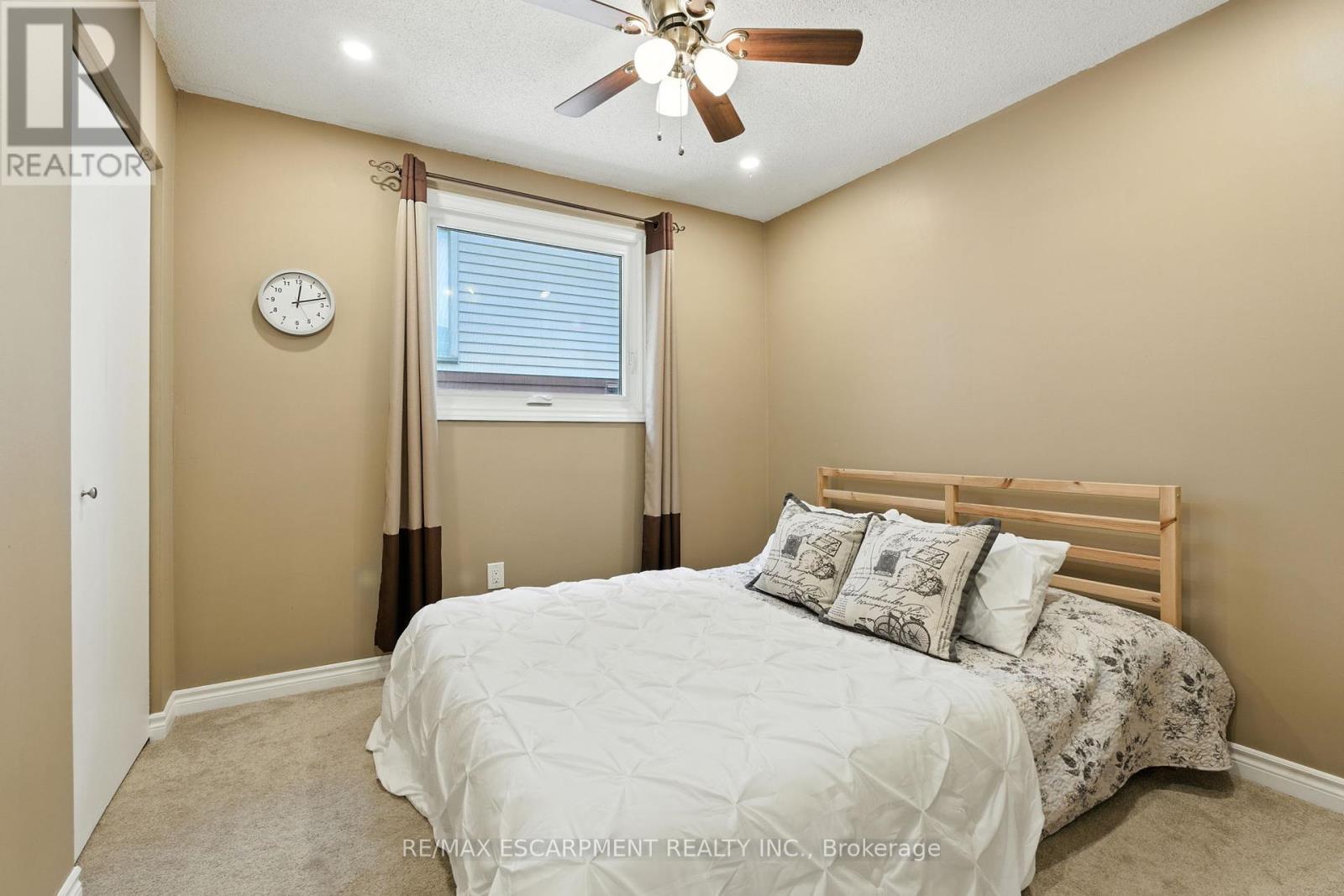 Photo 9 of 2438 Whittaker Drive, Burlington ON