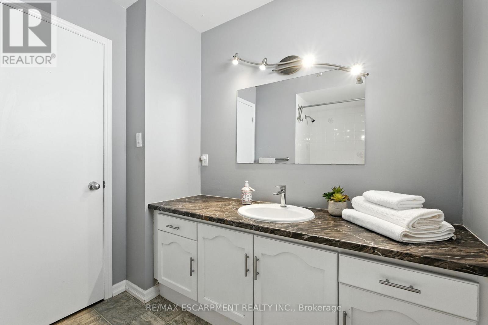 Photo 8 of 2438 Whittaker Drive, Burlington ON
