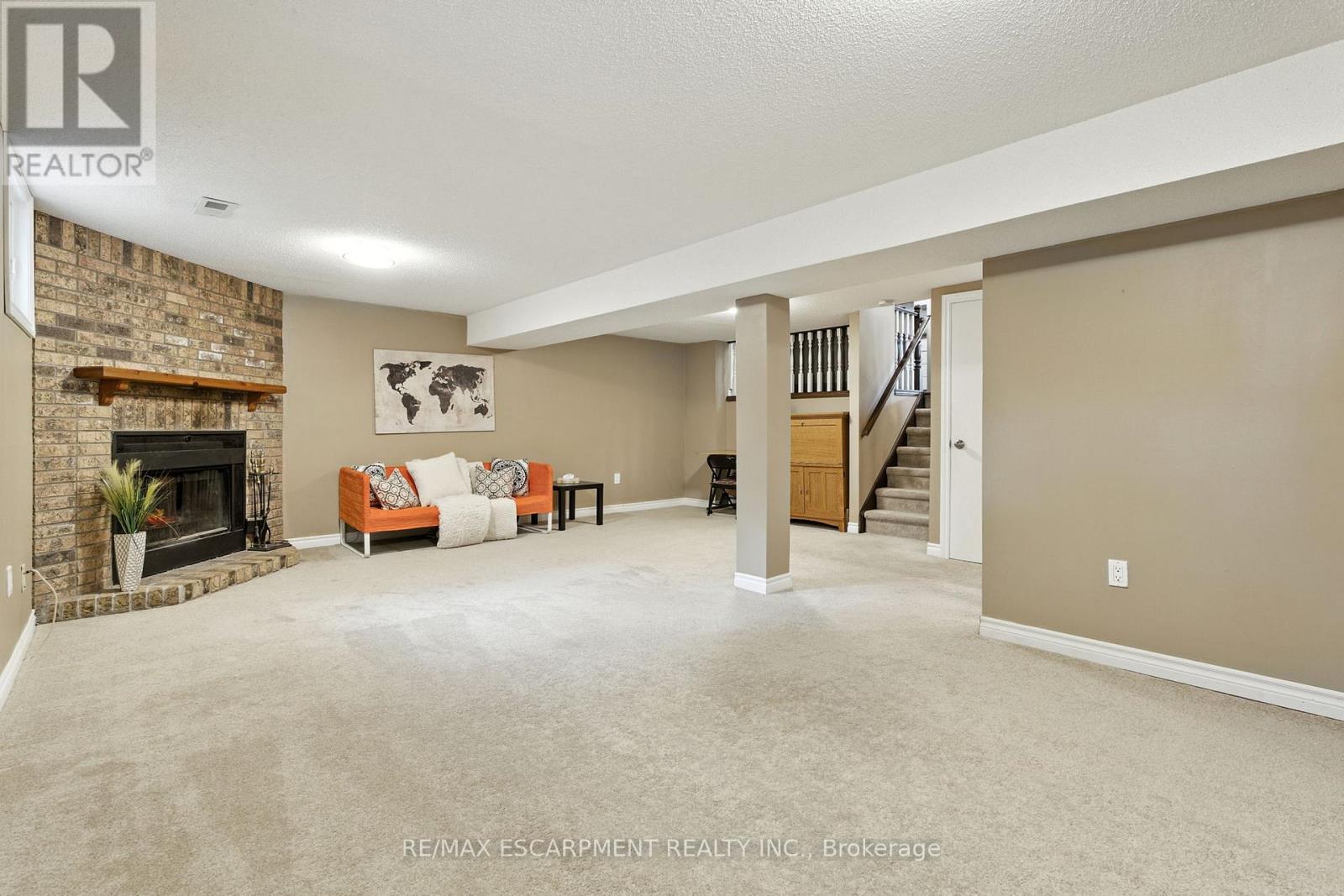 Photo 5 of 2438 Whittaker Drive, Burlington ON