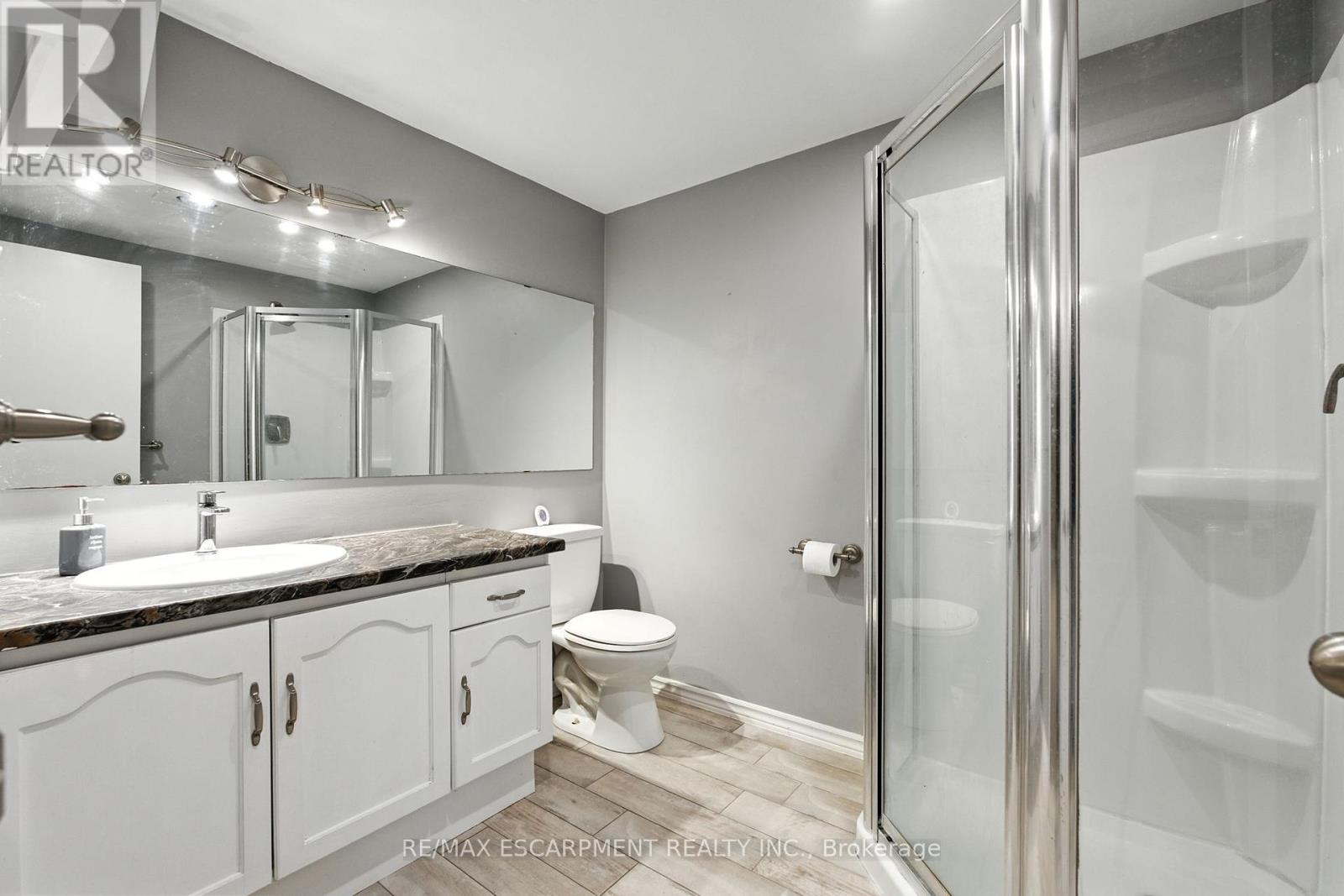 Photo 14 of 2438 Whittaker Drive, Burlington ON