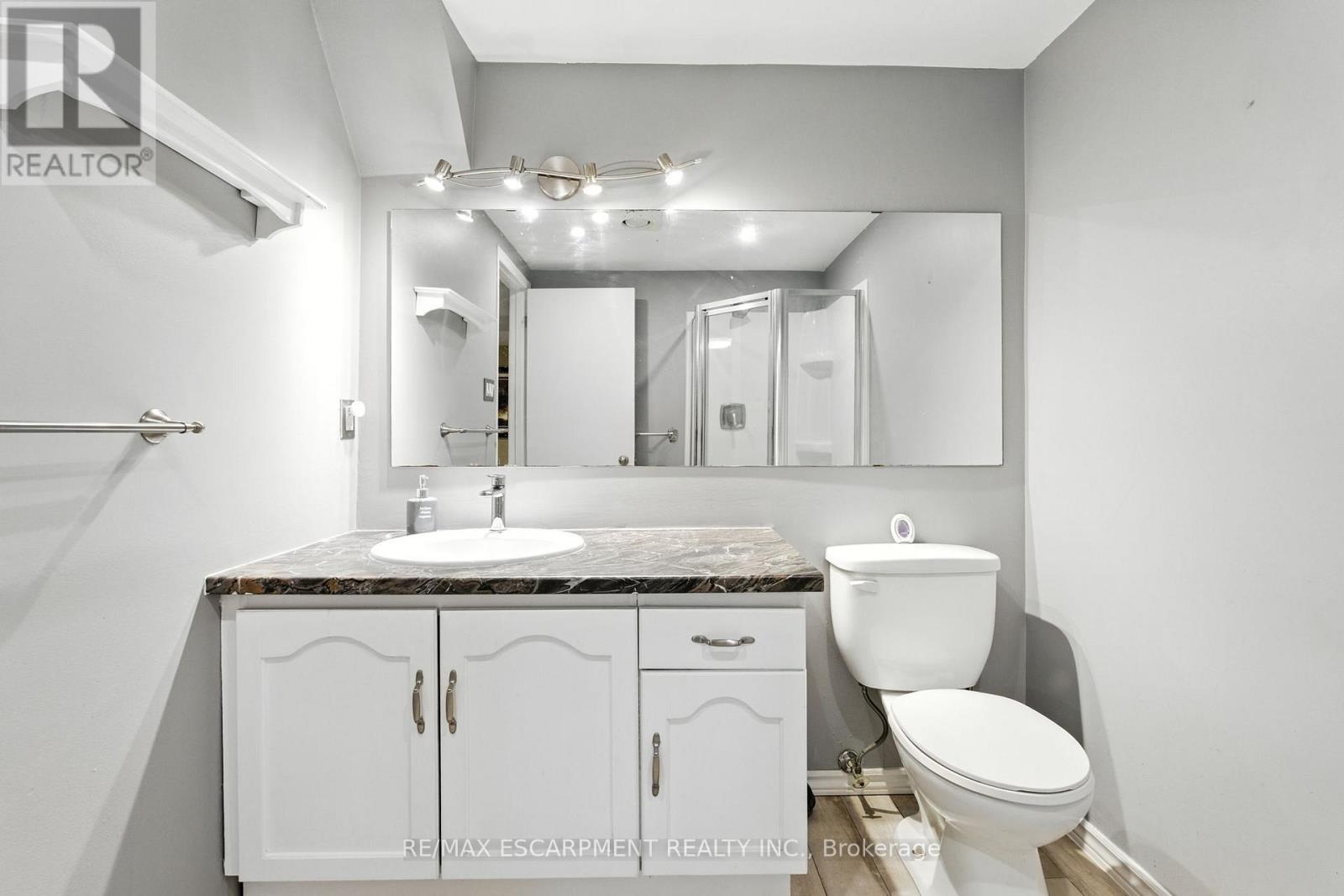Photo 10 of 2438 Whittaker Drive, Burlington ON