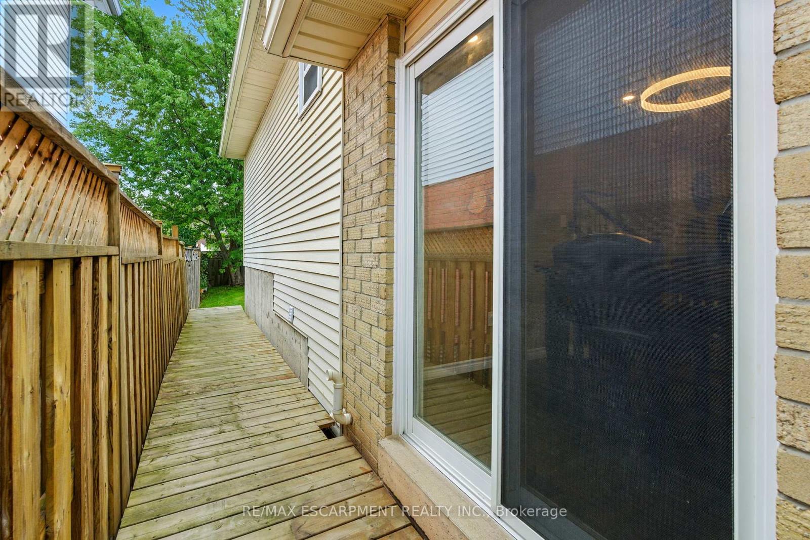 Photo 17 of 2438 Whittaker Drive, Burlington ON