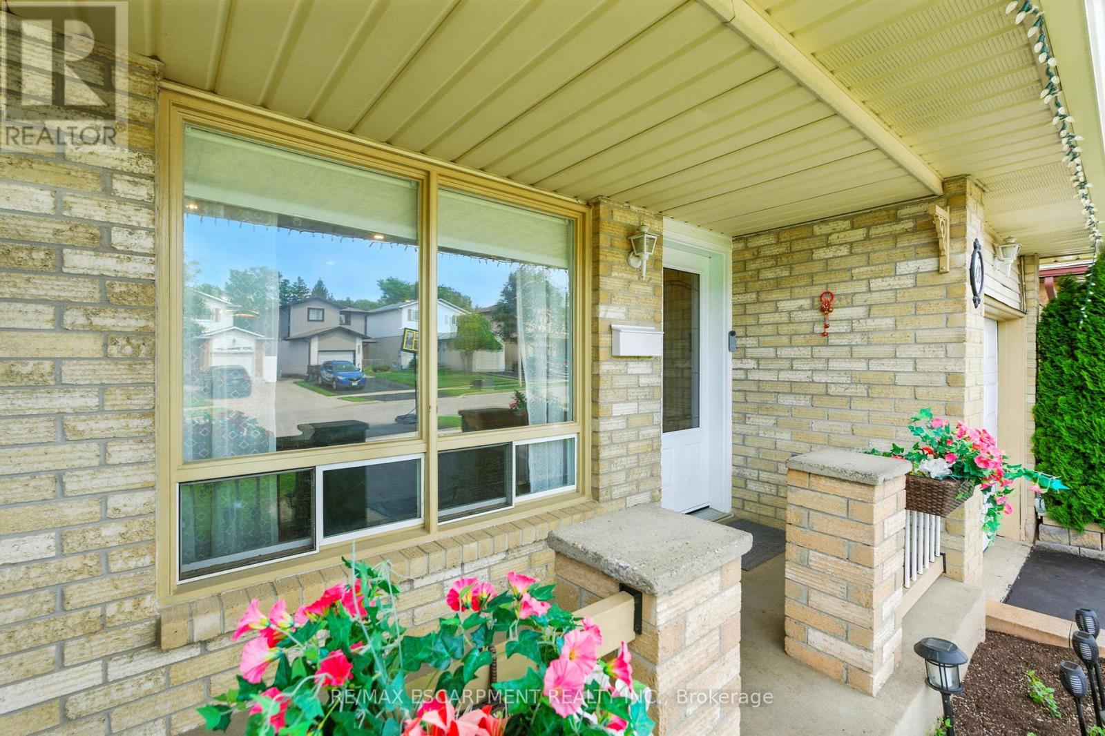 Photo 2 of 2438 Whittaker Drive, Burlington ON