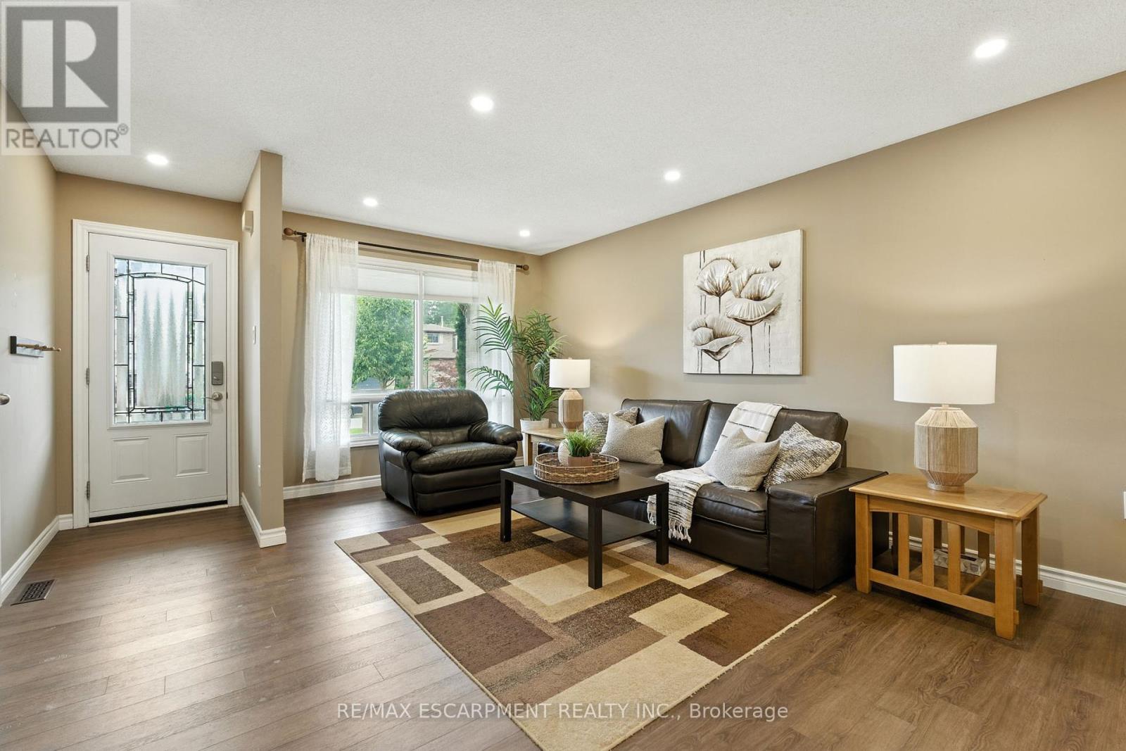 Photo 3 of 2438 Whittaker Drive, Burlington ON