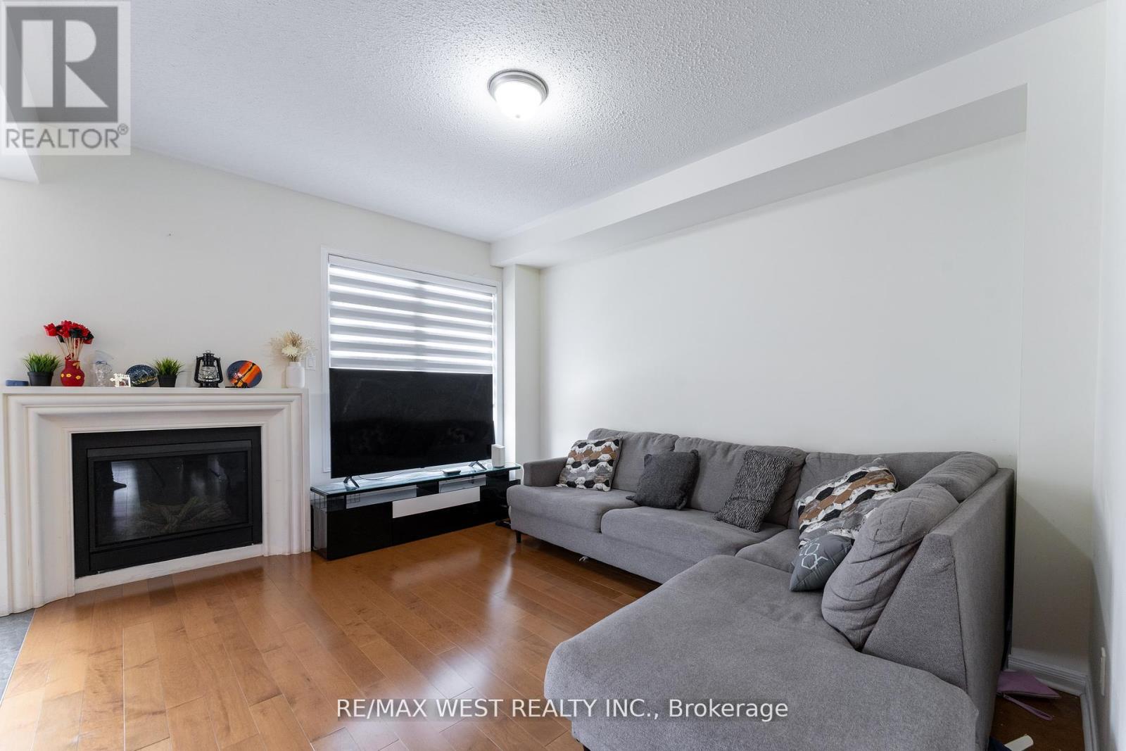 Photo 40 of 40 Yellowknife Road, Brampton ON