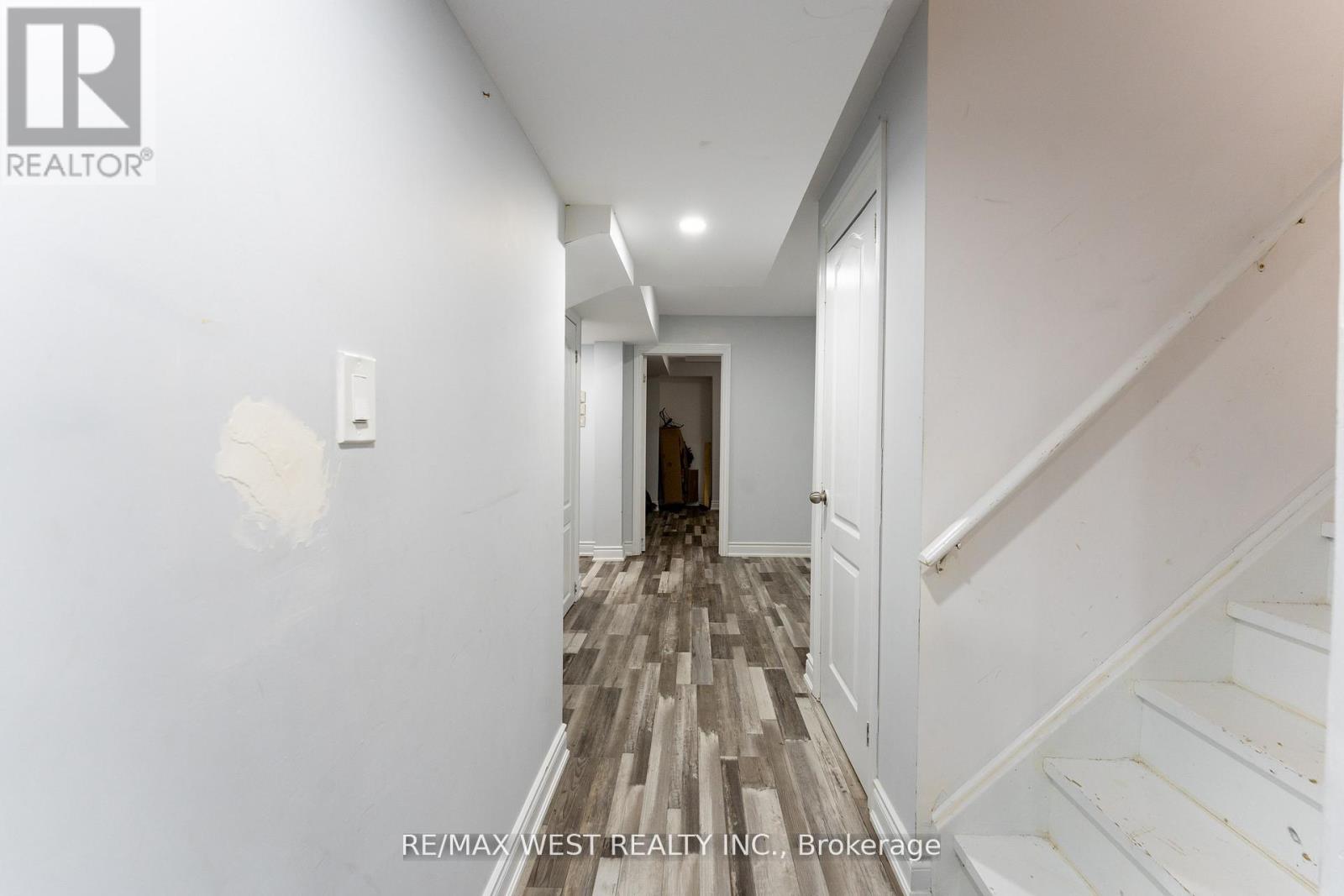 Photo 38 of 40 Yellowknife Road, Brampton ON