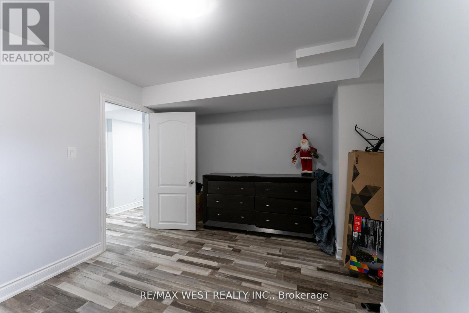 Photo 20 of 40 Yellowknife Road, Brampton ON