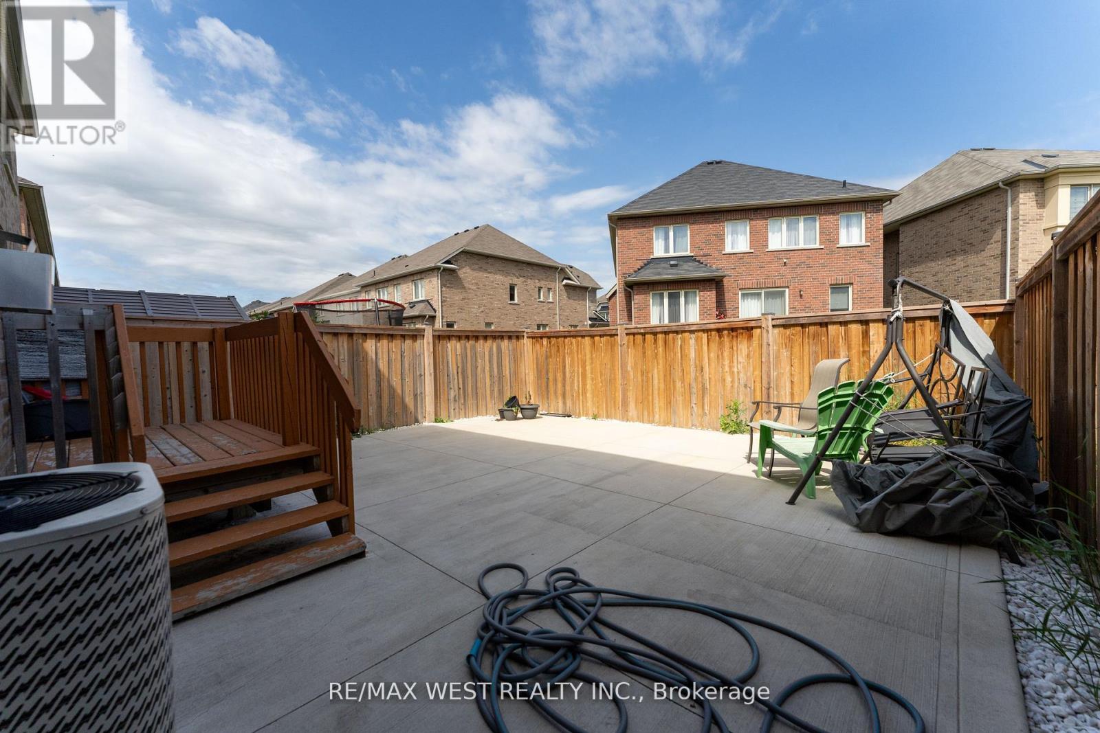 Photo 30 of 40 Yellowknife Road, Brampton ON