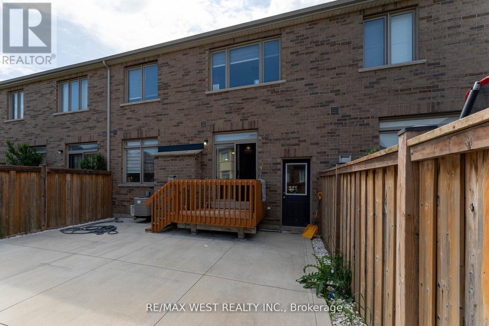 Photo 28 of 40 Yellowknife Road, Brampton ON