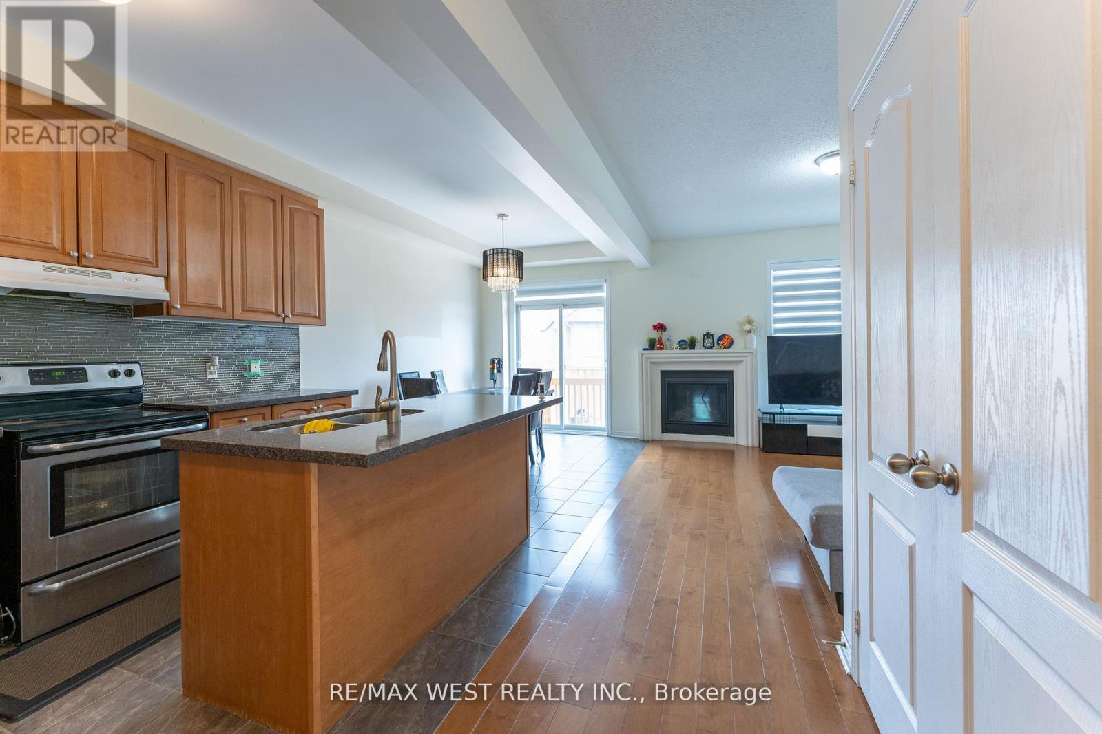 Photo 37 of 40 Yellowknife Road, Brampton ON